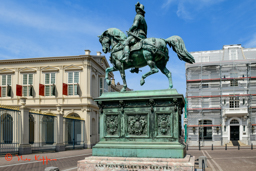 Ruiterstandbeeld van Willem van Oranje uit 1845 voor het Paleis Noordeinde