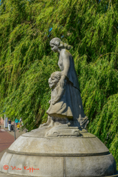 'Veiligheid in verkeer' van de kunstenaar Dirk Wolbers (1890-1957) op de Conradbrug aan de Laan van Meedervoort