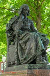Standbeeld Spinoza aan de Paviljoensgracht