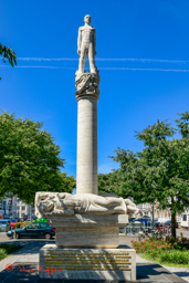 Monument voor gevallen PTT medewerkers aan de Nassaulaan