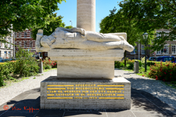 Monument voor gevallen PTT medewerkers aan de Nassaulaan
