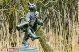 Gelaarsde Kat, brons (jaartal onbekend) van Johan Keller in het Westbroekpark