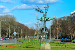 Mechanisch insect van Aart van den IJssel	uit 1969 aan de Laan van Meerdervoort/Ockenburghstraat